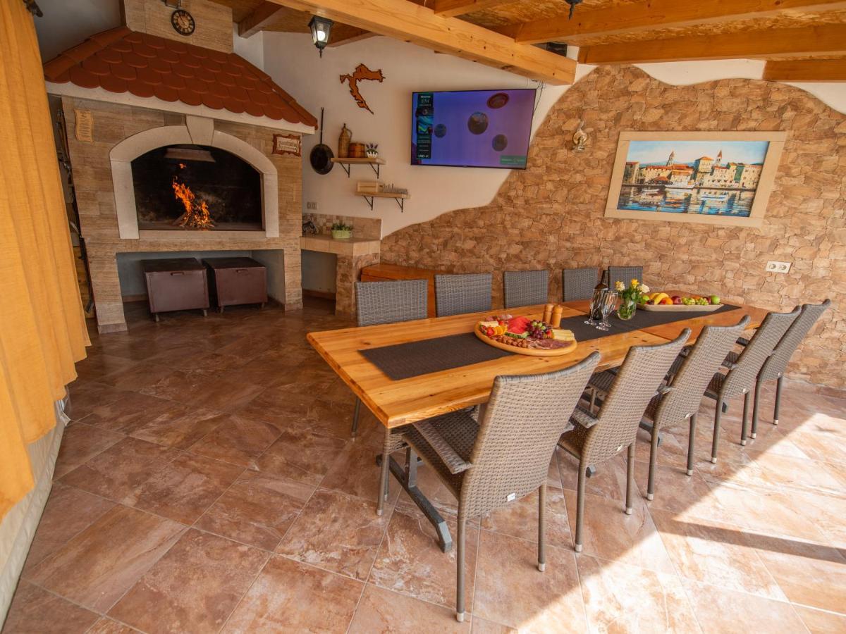Holiday Home Near Trogir Kastel Stafilic Exterior photo